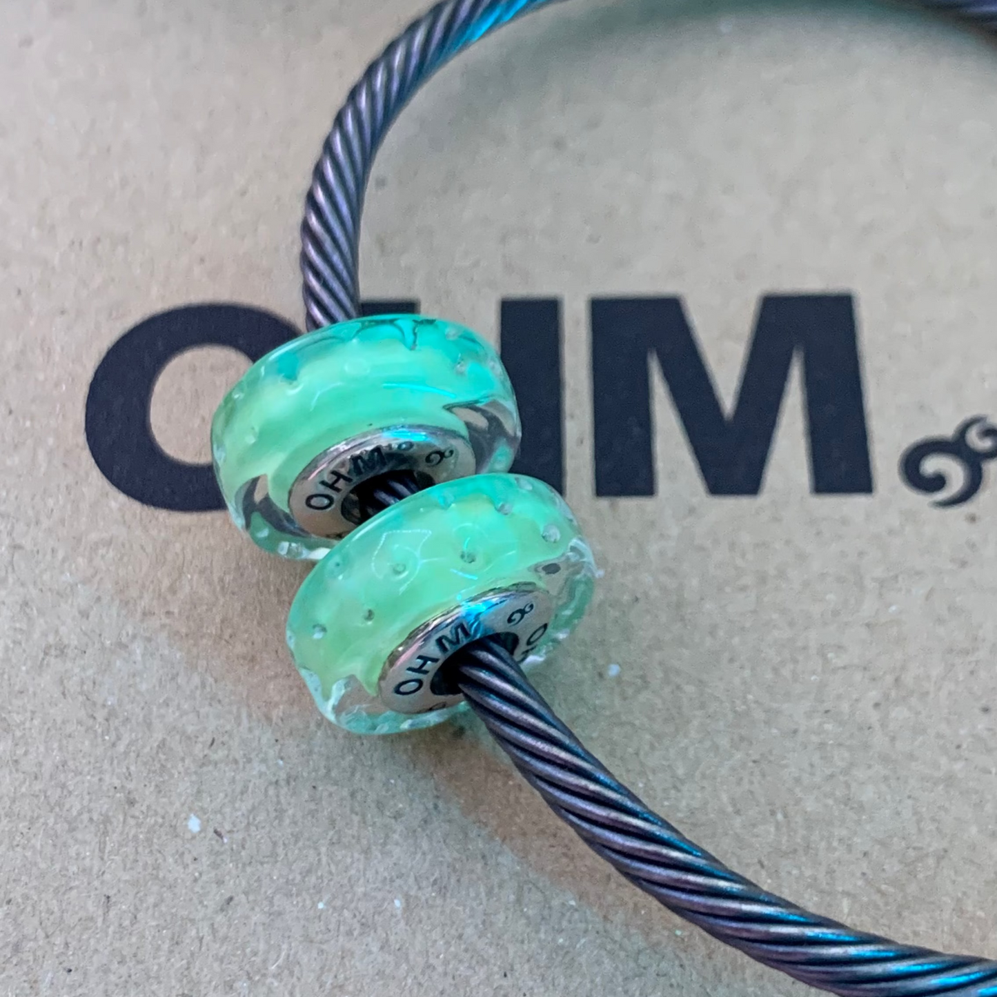 BR25-200 Mint Slim Glass Stoppers (Pair)